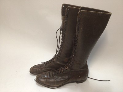 Lot 2091 - Vintage accessories including crocodile skin handbags and other handbags, pair of high lace-up boots, silk sari, scarves and hats in a hat box.