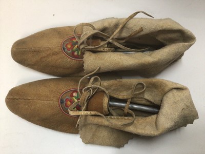 Lot 2091 - Vintage accessories including crocodile skin handbags and other handbags, pair of high lace-up boots, silk sari, scarves and hats in a hat box.