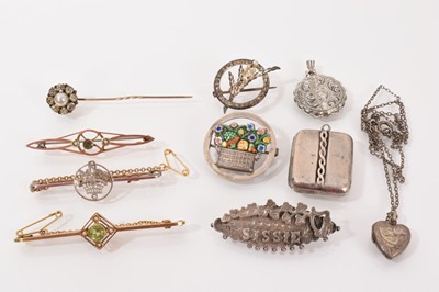 Lot 671 - Group of Victorian and later jewellery