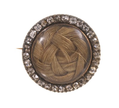 Lot 504 - Georgian diamond mourning brooch