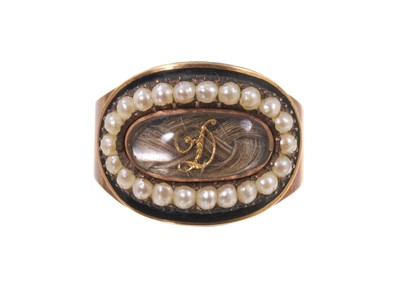 Lot 505 - George III gold and enamel mourning ring