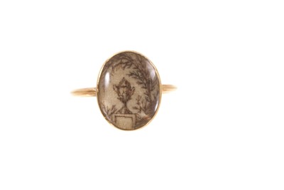 Lot 513 - George III gold and hairwork mourning ring