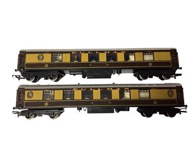 Lot 1826 - Hornby OO Gauge Pullman First Class Brake Coach, Third Class Parlour Brake Coach & Ruth Dining Car, plus Four loose Pullamn Coaches (7)