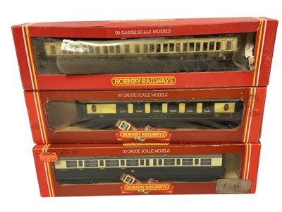 Lot 1826 - Hornby OO Gauge Pullman First Class Brake Coach, Third Class Parlour Brake Coach & Ruth Dining Car, plus Four loose Pullamn Coaches (7)