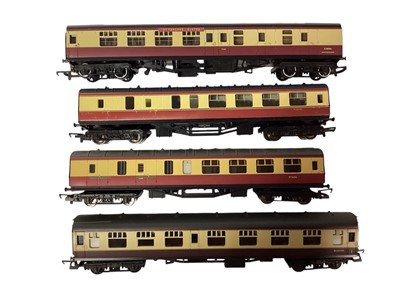 Lot 1828 - Railway OO Gauge Hornby Duplo tin plate Royal Mail Parcel Van, Restaurant Car & LMS Coach, plus a selection of other regioal coaches including Eastern, Midland & GWR Restuarant Cars (mos...
