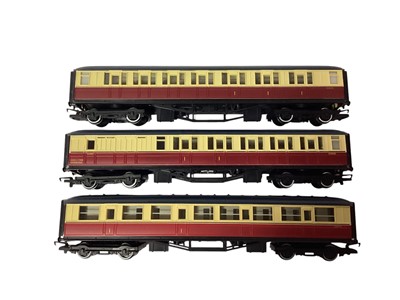 Lot 1828 - Railway OO Gauge Hornby Duplo tin plate Royal Mail Parcel Van, Restaurant Car & LMS Coach, plus a selection of other regioal coaches including Eastern, Midland & GWR Restuarant Cars (mos...