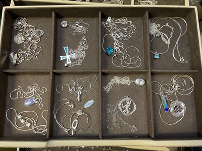 Lot 23 - Jewellery box containing silver and white metal jewellery