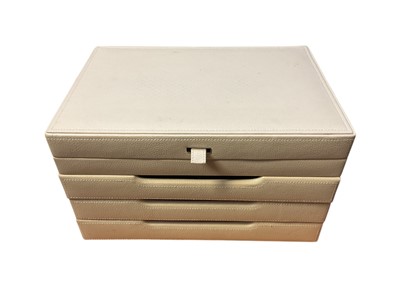 Lot 23 - Jewellery box containing silver and white metal jewellery