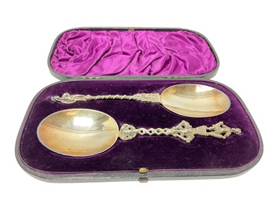 Lot 437 - Pair Victorian silver gilt spoons in fitted case (London 1882)