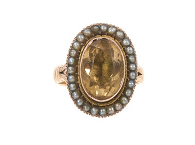 Lot 565 - Antique ciitrine and seed pearl ring