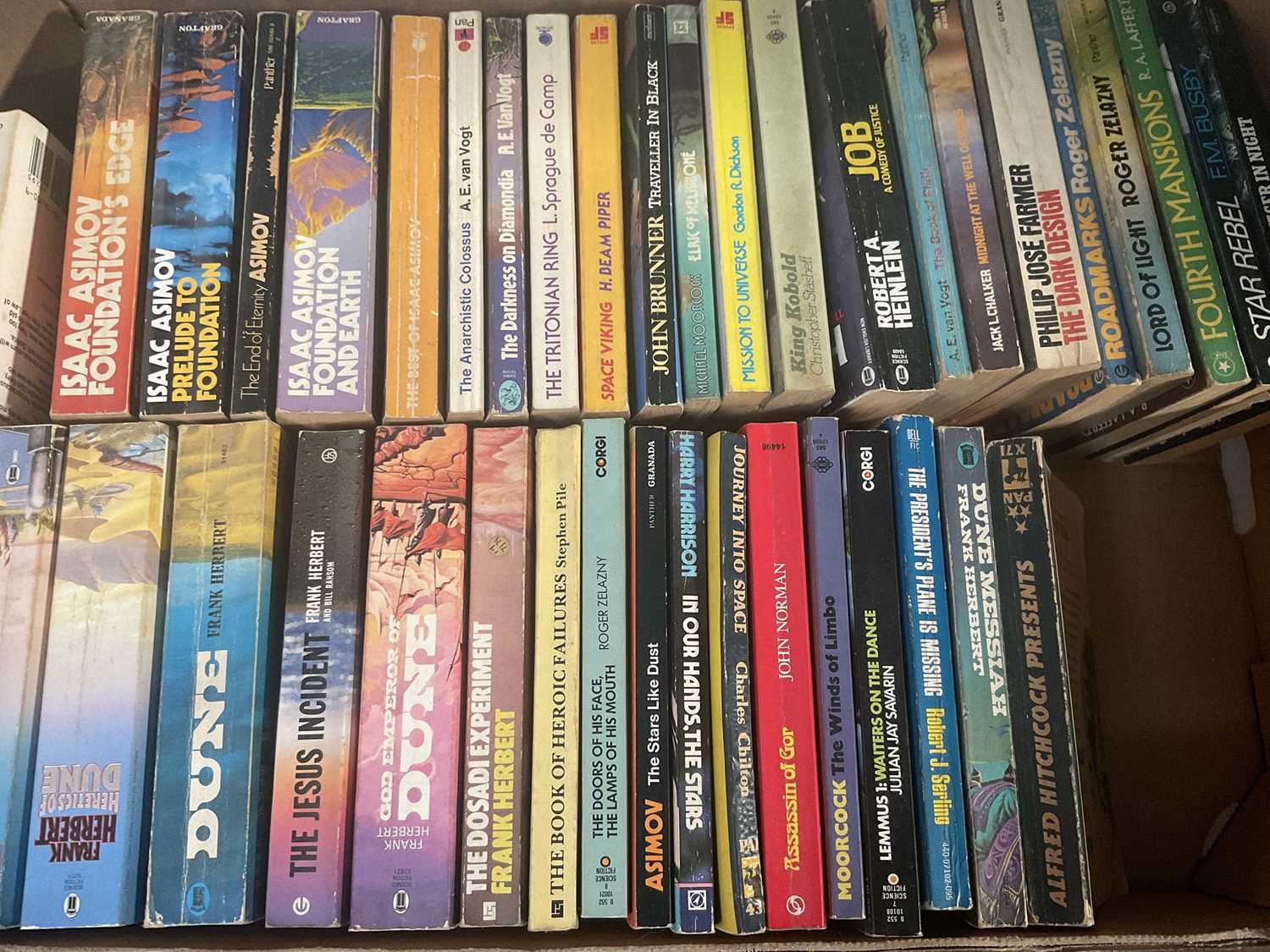 Lot 1650 - Sci Fi - Large collection of mainly 1907's Sci Fi paperbacks. Authors include Isaac Asimov. Robert Heinlein, Roger Zelany, Chrisopher Stasheff, H Beam Piper, A G Vog, Arthur C Clarke. Surreali...