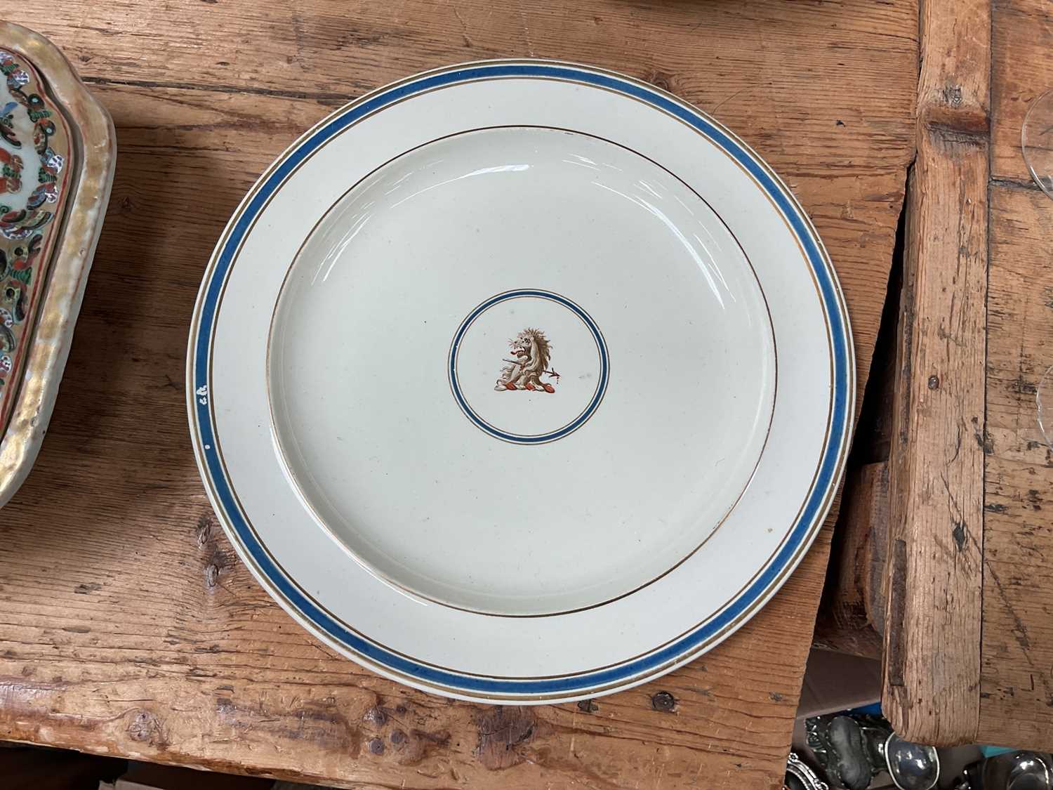 Lot 5084 - Wedgwood Queensware plate, with lion crest, circa 1790