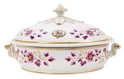 Lot 207 - Flight, Barr and Barr Worcester crested tureen, cover and liner