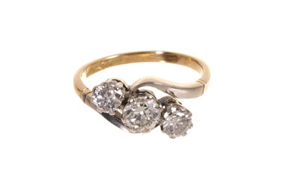 Lot 578 - Antique diamond three stone ring with three old cut diamonds in platinum claw crossover setting in 18ct gold shank