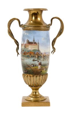Lot 159 - 18th century Meissen vase