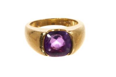 Lot 599 - Theo Fennell 18ct gold and amethyst signet Arc ring