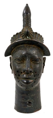 Lot 950 - 20th century Benin type bronze head