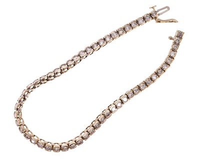 Lot 622 - Diamond tennis bracelet in 18ct white gold setting