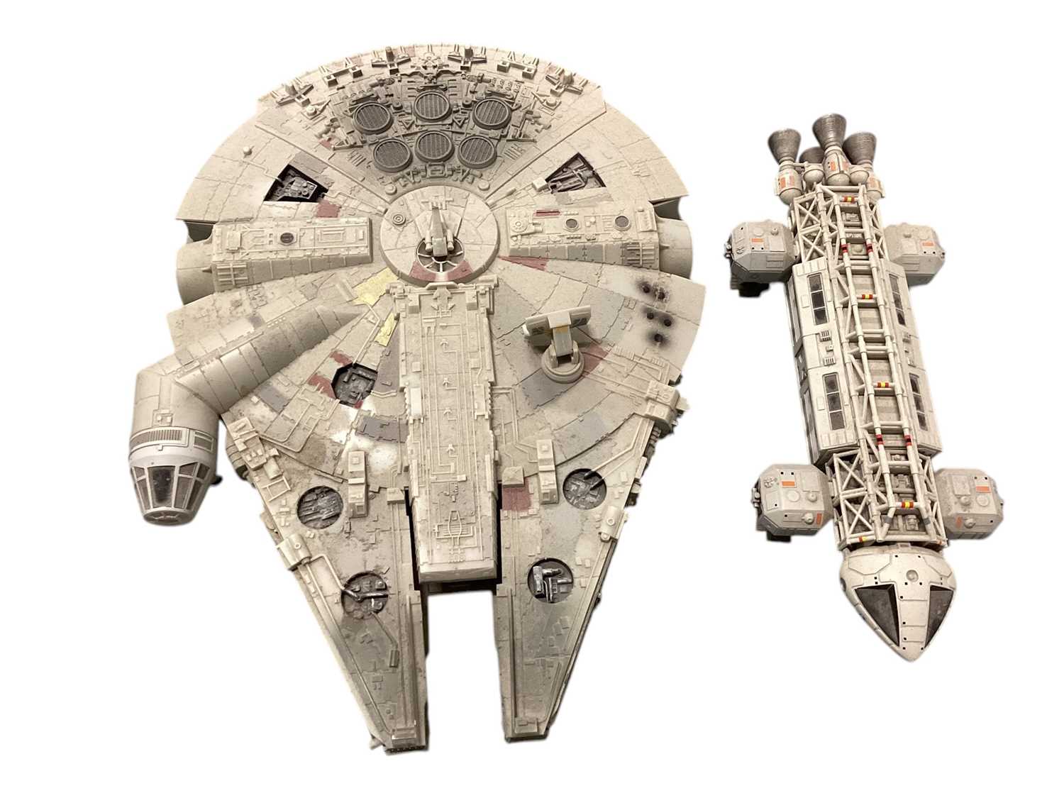 Lot 1866 - Star Wars Millennium Falcon, Battlestar Galactica BSG 75 limited edition 554 of 2003 spaceship and other models (8)