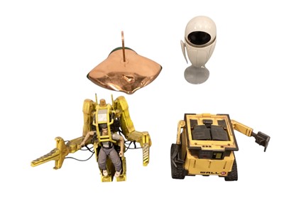 Lot 1866 - Star Wars Millennium Falcon, Battlestar Galactica BSG 75 limited edition 554 of 2003 spaceship and other models (8)