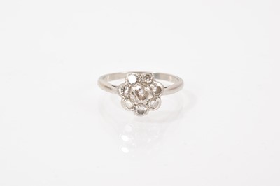Lot 627 - Diamond cluster ring