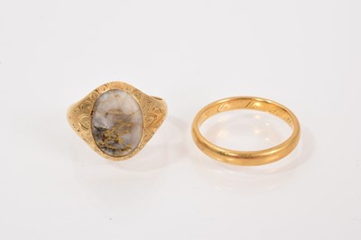 Lot 556 - Victorian gold and gold quartz signet ring and a gold wedding ring (2)