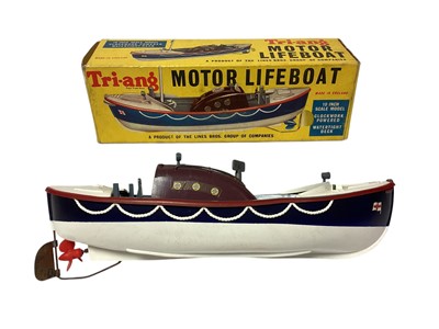 Lot 1816 - Triang Motor Lifeboat 10 inch scale clockwork model, with Penguin Key (Mast & Ships wheel missing), boxed No.401S (1)