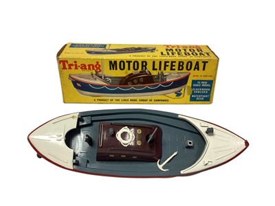 Lot 1816 - Triang Motor Lifeboat 10 inch scale clockwork model, with Penguin Key (Mast & Ships wheel missing), boxed No.401S (1)