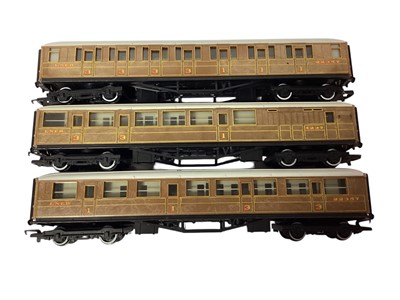 Lot 1819 - Hornby OO Gauge LNER teak coaches (x3), Triang coaches (x3), Sleeping Car, Royal Mail coach, Hornby Dublo Restuarant car, Crane, Wagons & Accessories, mostly loose (1 box)
