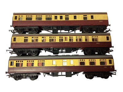 Lot 1819 - Hornby OO Gauge LNER teak coaches (x3), Triang coaches (x3), Sleeping Car, Royal Mail coach, Hornby Dublo Restuarant car, Crane, Wagons & Accessories, mostly loose (1 box)