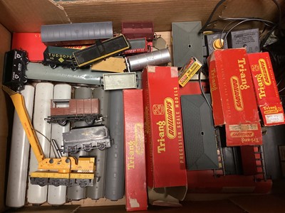 Lot 1819 - Hornby OO Gauge LNER teak coaches (x3), Triang coaches (x3), Sleeping Car, Royal Mail coach, Hornby Dublo Restuarant car, Crane, Wagons & Accessories, mostly loose (1 box)