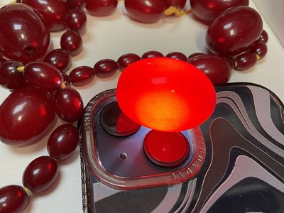 Lot 7 - Vintage simulated cherry amber graduated bead necklace, needs re-stringing