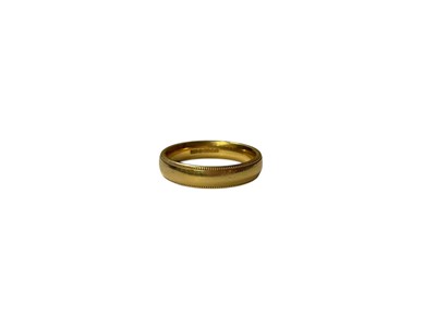Lot 17 - 18ct gold wedding ring (London 1991)