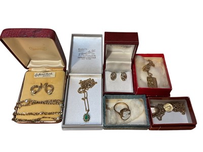 Lot 19 - Group of 9ct gold and yellow metal jewellery