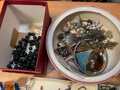 Lot 22 - Group of costume jewellery, wristwatches and a First World War medal