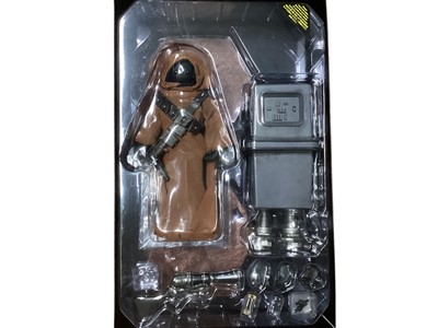 Lot 185 - Star Wars Hot Toys 1/6th Scale action figure 'Star Wars' Jawa & EG-6 Power Droid, boxed MMS554.