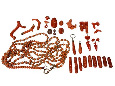 Lot 142 - Group of antique coral jewellery and carvings including a bead necklace, cameos, classical female figure reclining, mice, pendant drops etc