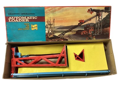 Lot 1809 - A Berwick Toys vintage gravity operated Automatic Loader, boxed (1)