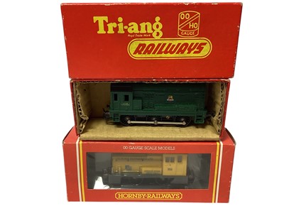 Lot 1854 - Hornby OO Gauge diesels including Class 37, Hymeks Tilbury Refineries R801, Triang Shunter R152 & Airfix BR diesel (6)