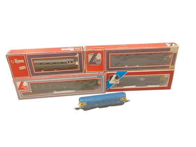 Lot 1856 - Lima OO Gauge BR green Class 117 DMU Power Car, 205137 MWG, BR blue Class 52 diesel Western Renown D1071, BR large logo Class 20 diesel 20171, 20518 MWG and two other diesels (5)