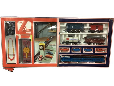 Lot 1858 - Lima HO Gauge Car Terminal Set including Shunter & Rolling Stock, Container Terminal Set & Layout Set, all boxed (3)