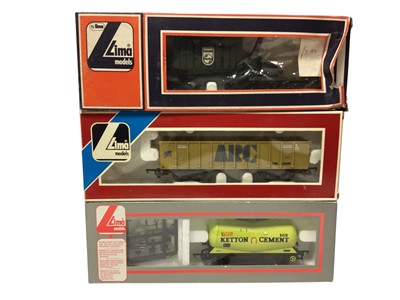 Lot 1859 - Railway selection OO Gauge coaches & rolling stock (2 boxes)