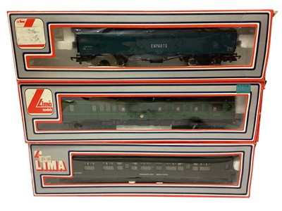 Lot 1859 - Railway selection OO Gauge coaches & rolling stock (2 boxes)