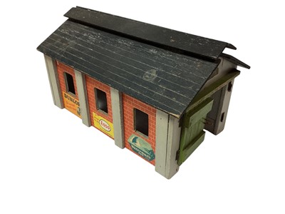Lot 1860 - Lionel Lines O Gauge locomotive & Tender, with tin plate coaches & rolling stock, plus track, Platforms and scenery and OO Gauge track