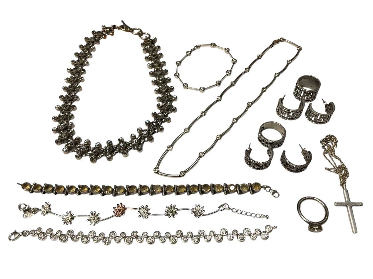 Lot 50 - Group of silver jewellery