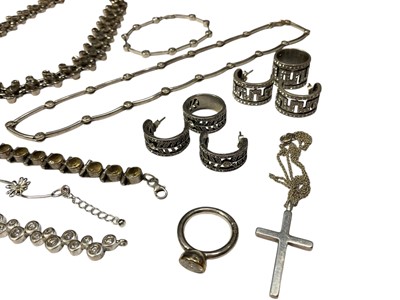 Lot 50 - Group of silver jewellery