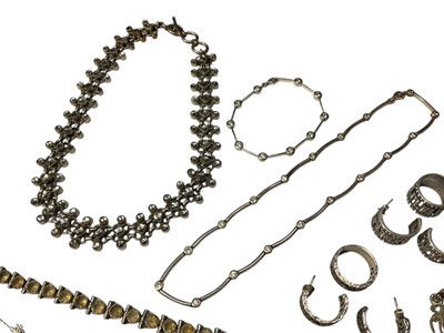 Lot 50 - Group of silver jewellery