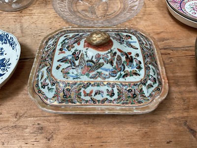 Lot 28 - 19th century Chinese export porcelain tureen and cover with butterfly decoration