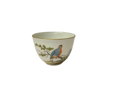 Lot 153 - 18th century Loosdrecht porcelain tea bowl with with ornithological bird decoration