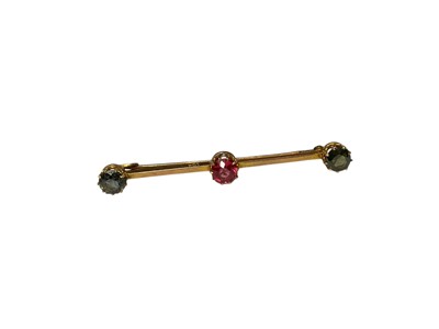 Lot 62 - 9ct gold multi-gem three stone bar brooch together with a sapphire stick pin (2)
